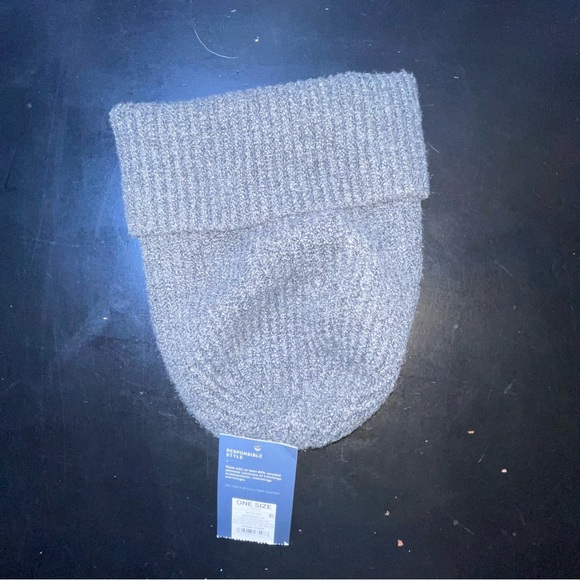 Universal Thread Heather Gray Knit Hat - Picture 5 of 5